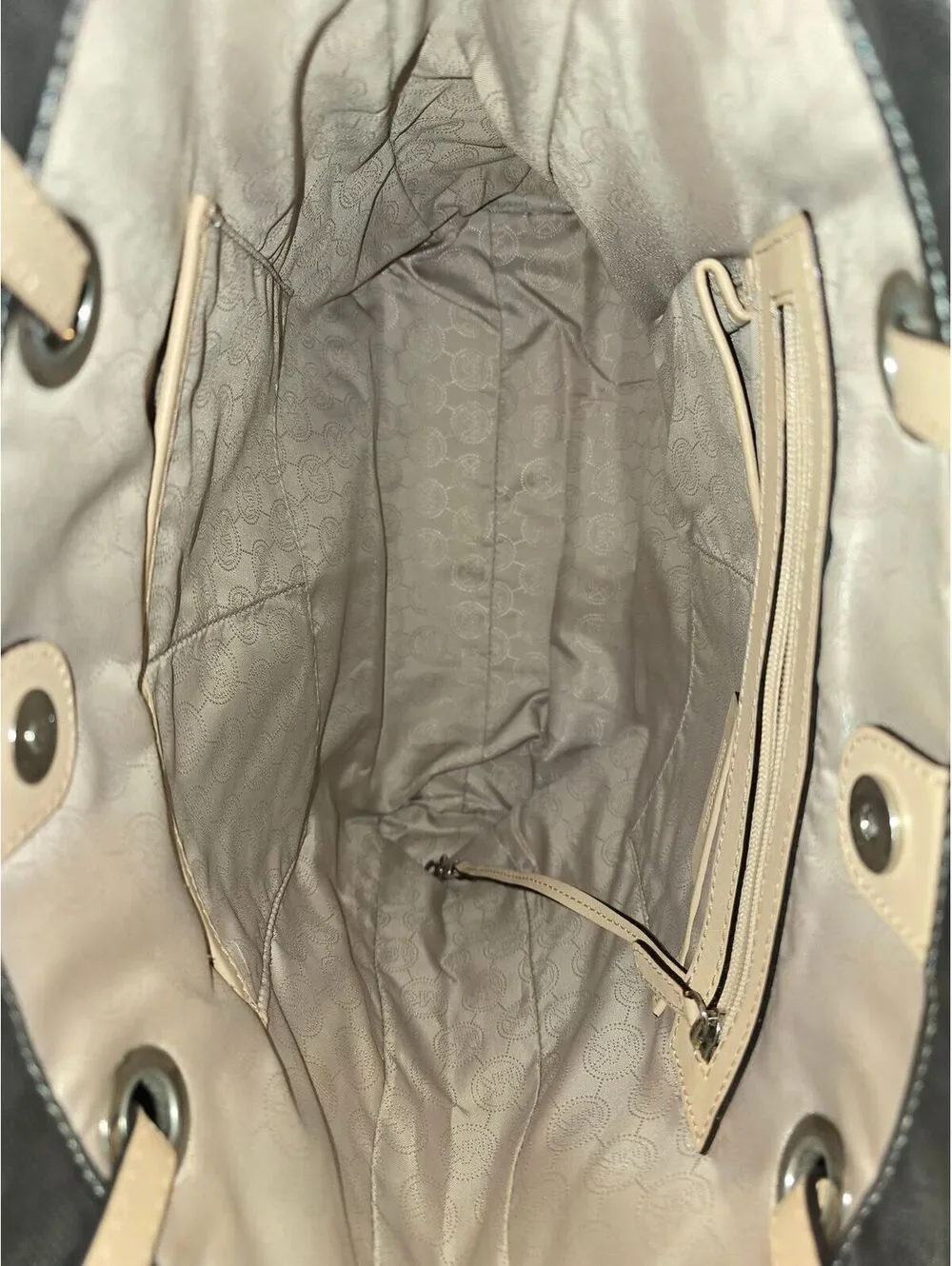 112. Michael Kors North South Jet Set (Metallic Silver)